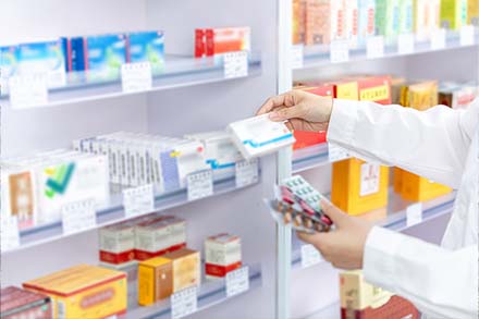 What "difficulties" can digitalization help brick-and-mortar pharmacies solve?