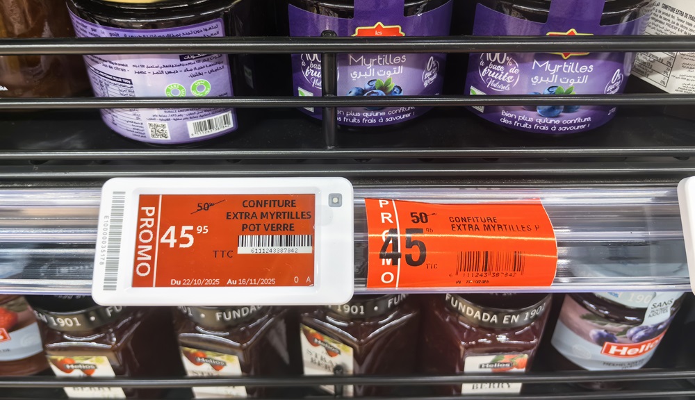 comparison between a four colors digital price tag and a traditional paper tag comparison between a four colors digital price tag and a traditional paper tag