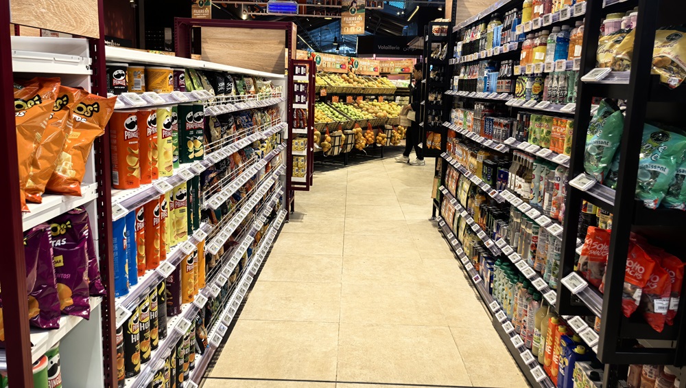 digital shelf labels on the shelves.jpg digital shelf labels on the shelves.jpg