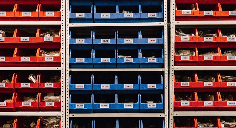 smart sheving system in warehouse.jpg